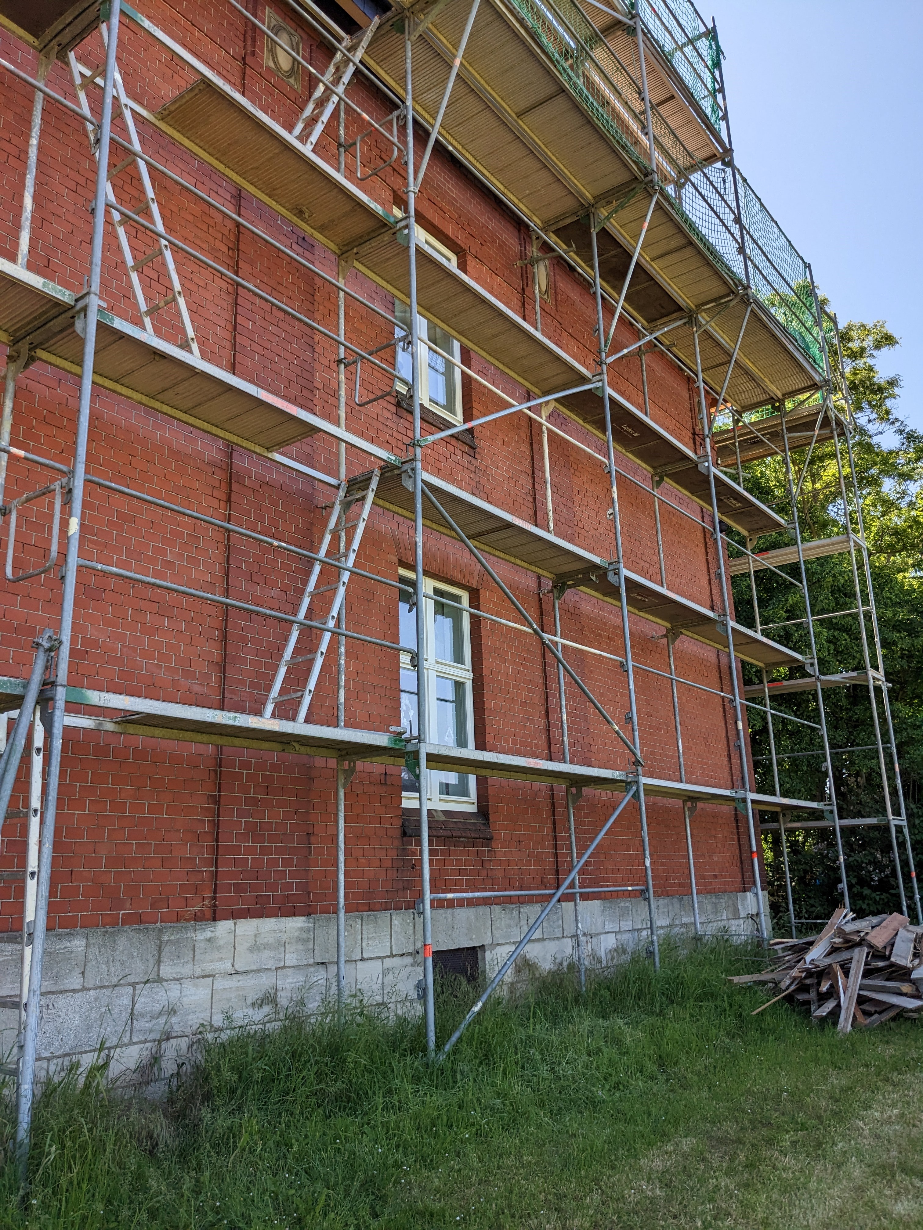 Fenster mit Brockenblick 