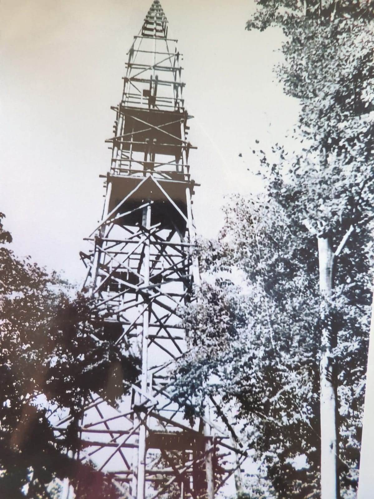Domburg-mit-Geodaetischen-Turm-Vermessung 